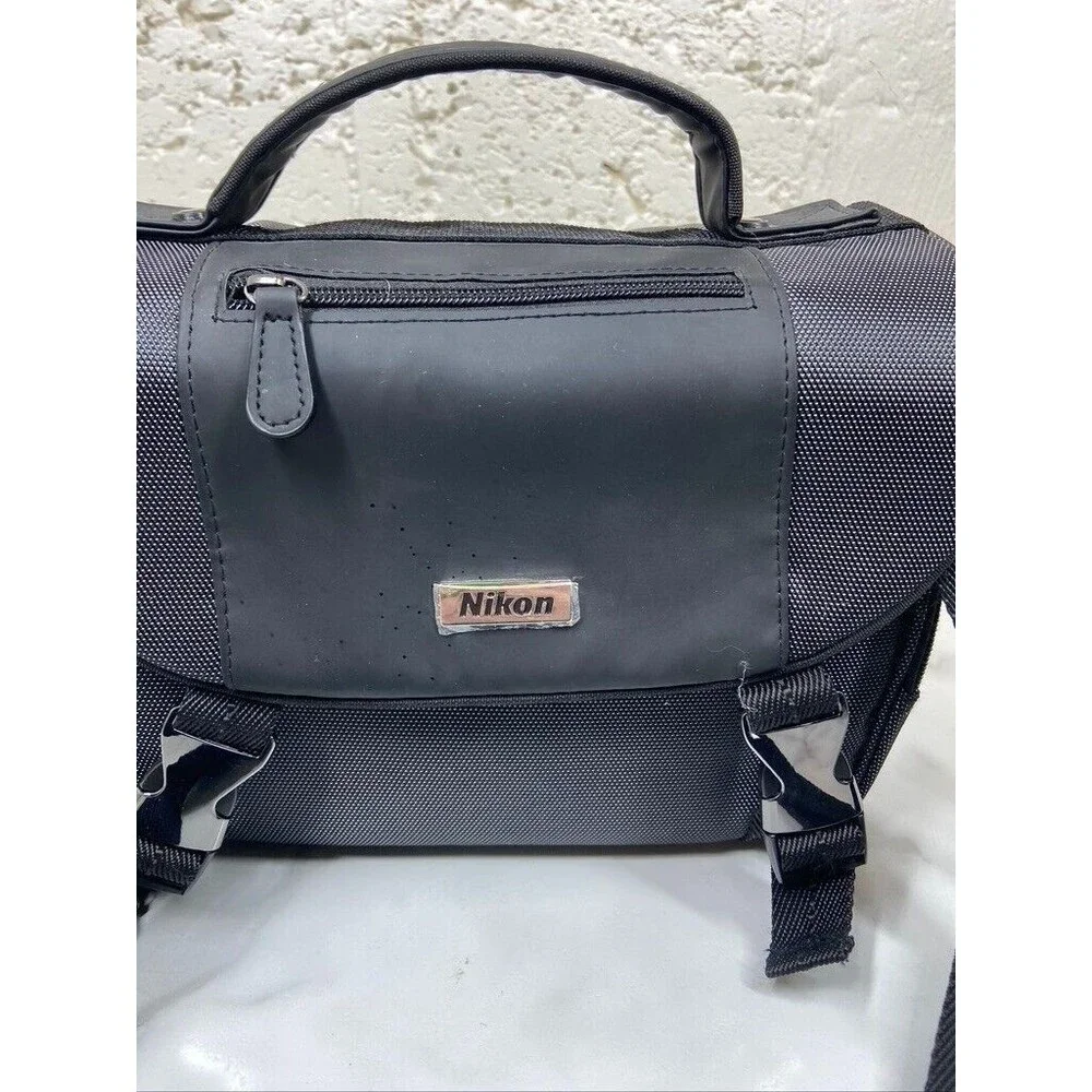 NIKON CAMERA BAG 3 COMPARTMENTS 4 POCKETS CROSSBODY BLACK 13 X 9 X 5